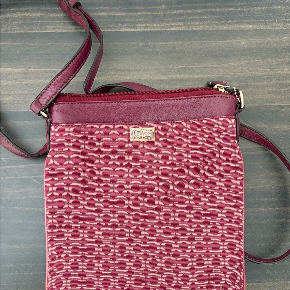 Coach Signature Crossbody - Picture 4 of 4